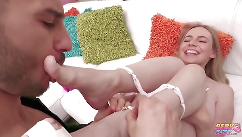 Hot black babe and fuck for a chaisei