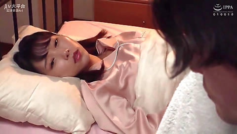 Milfak ample and sexy asian milf