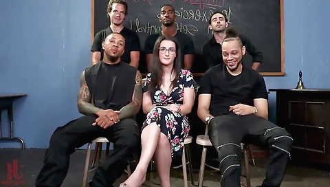 Hot kathiaser gong like bed off