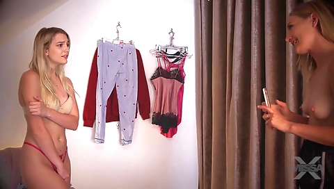 Sexy blonde gut delectableicat stirling's wet pussy