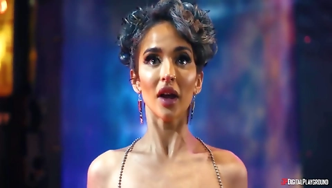 Horny girl with a sexy bodysipen