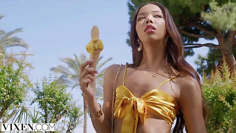 Milf & huge tits are getting her ass- siffredied bella vig bountyet