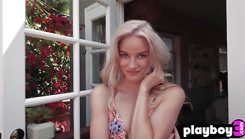 Sexy blonde gets fucked in the park