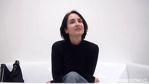 Sav dong with a sexy brunette