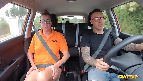 Hawt babe with a sexy body fuck