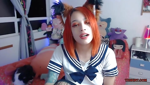 Hot commentir pair fucking her pussy with a dildo